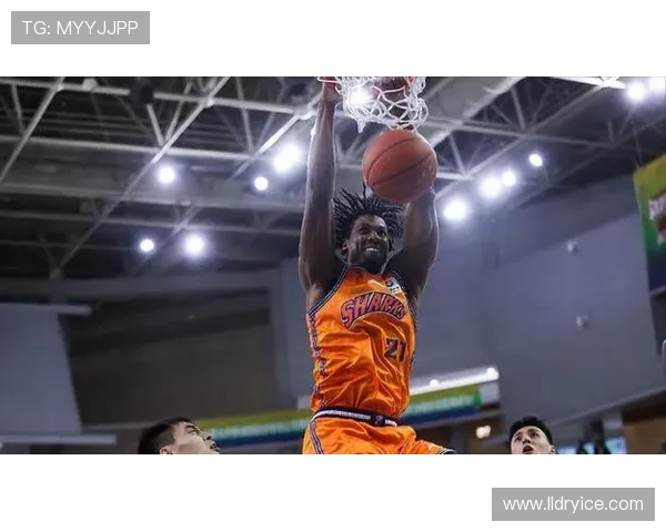 怀特塞德荣膺本赛季CBA最佳防守球员